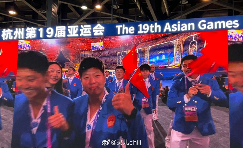 灵儿分享开幕式照片：《王者荣耀》国家队选手花海、Ming入镜